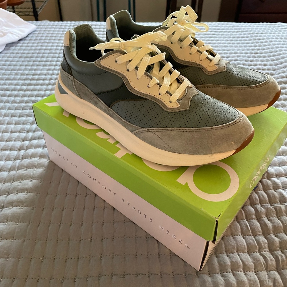 Aetrex Emily sneaker